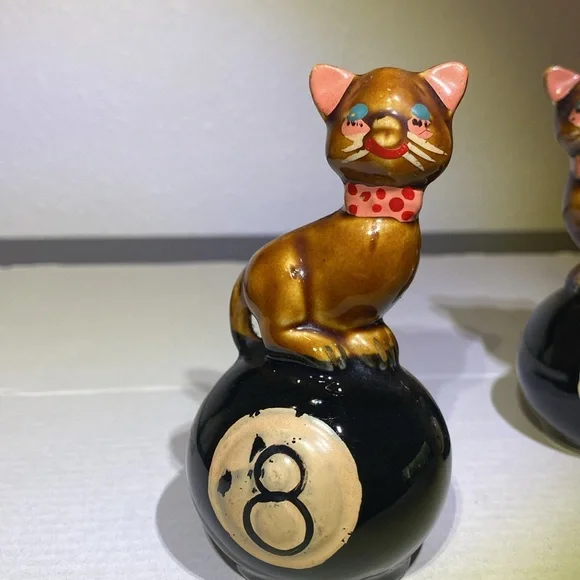 Vintage 50’s Hex Pussycats atop 8 Balls “ They Ward Evil Away” Salt & Pepper Set - Picture 7 of 11